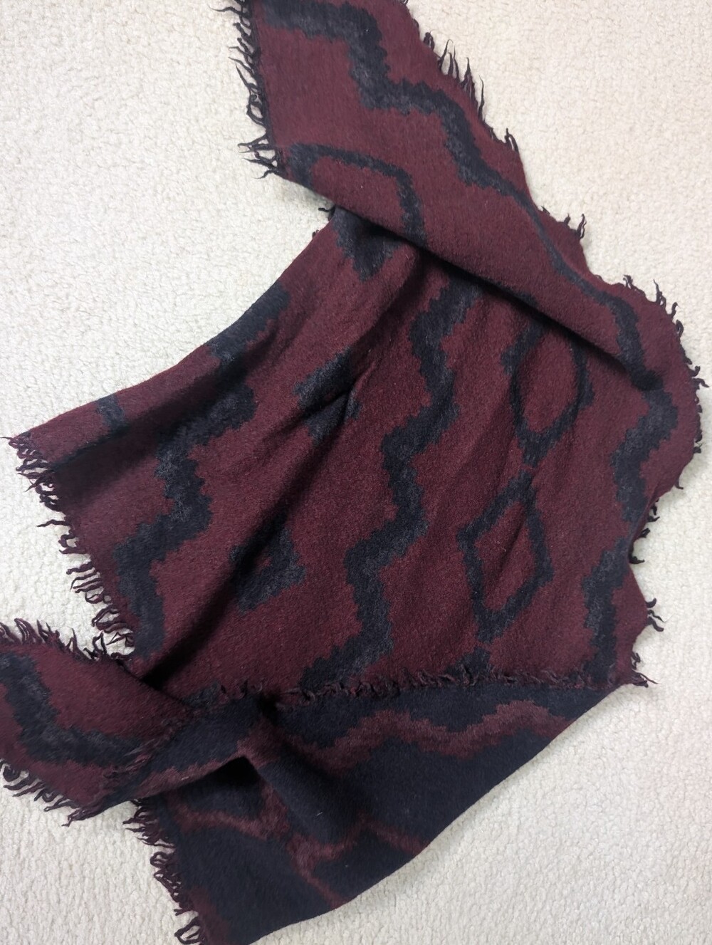 Aritzia Wilfred triangle scarf Maroon